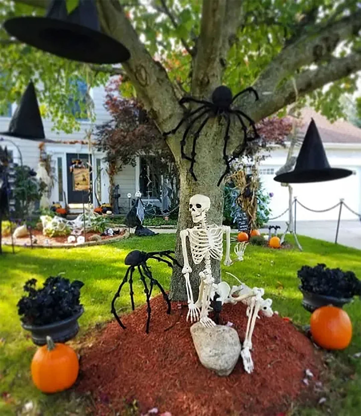 How to Decorate Your House for Halloween (sponsored) | Halloween Love